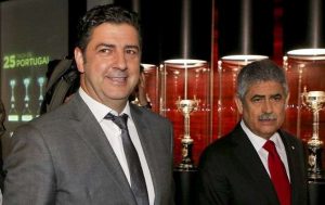 SL Benfica's new head coach contracted for the next three seasons Rui Vitoria (L) accompanied by Benfica's president Luis Filipe Vieira (R) walks during his presentation press conference during at the Luz stadium in Lisbon on June 15, 2015. AFP PHOTO/ POOL/ MIGUEL A. LOPES FBL-POR-BENFICA-COACH