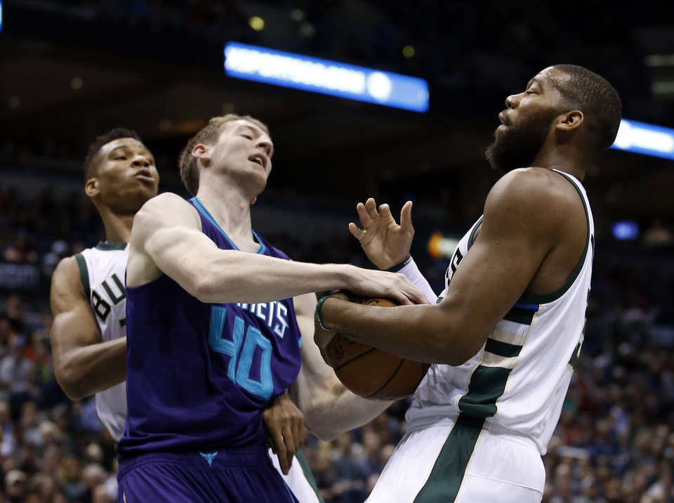 Charlotte Hornets' Cody Zeller (40) and Milwaukee Bucks' Greg Monroe battle for a rebound during the first half of an NBA basketball game Saturday, March 26, 2016, in Milwaukee. (AP Photo/Morry Gash)