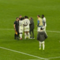Jogadores do Real Madrid atiraram-se ao árbitro depois da eliminação contra o Bayern