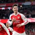 Arsenal volta a resolver de bola parada e pode ser campeão amanhã