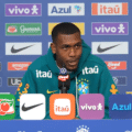 Rayan foi questionado sobre o jogador japonês mais perigoso e os jornalistas até se riram com a reação