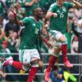 México começa com o pé direito; Quiñones e Jiménez decidiram; África do Sul, que podia ter sido goleada, mostrou dificuldades; Encontro teve 3 expulsões