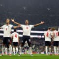 Que jogo! México apertou mas Inglaterra apurou-se a jogar com 10; Bellingham bisou, Kane marcou e assistiu