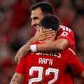 Benfica encaminha passagem mas vendaval da 1.ª parte merecia mais golos; Rafa e Barreiro, que estiveram em destaque, marcaram; Pavlidis chegou aos 10 golos; Samuel Soares mostrou segurança e ainda iniciou várias transições
