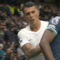 O Tottenham está em crise, mas Porro ainda achou bem aplicar o «quem és tu?» ao extremo do Newcastle