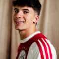 OFICIAL: Ajax adquire lateral do Barcelona por 5 ME e transfere Itakura