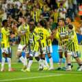 Fenerbahçe empatou com a Roma e treinador demitiu-se