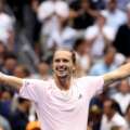Parece mentira, mas é verdade: Zverev só bateu 2 jogadores do Top 10 em 2026 e, mesmo assim, arrebatou 2 Grand Slams e ainda foi à final de Wimbledon
