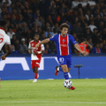 PSG surpreendeu ao anunciar 6 renovações antes do jogo com o Mónaco mas agravou o mau arranque; Nazinho marcou