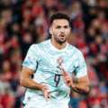 Portugal mete a 3.ª na Dinamarca com recital de Gonçalo Ramos; Avançado apontou um golaço, assistiu, mostrou-se forte em apoio e na pressão; Vitinha (estreia a marcar), Cancelo e Félix também faturaram; Bruno Fernandes bisou nas assistências; Defesa passou mal em transição