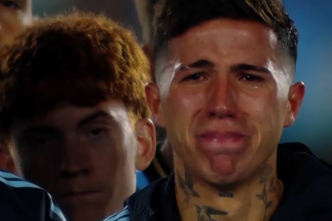 Enzo Fernandez se emociona na despedida de Messi